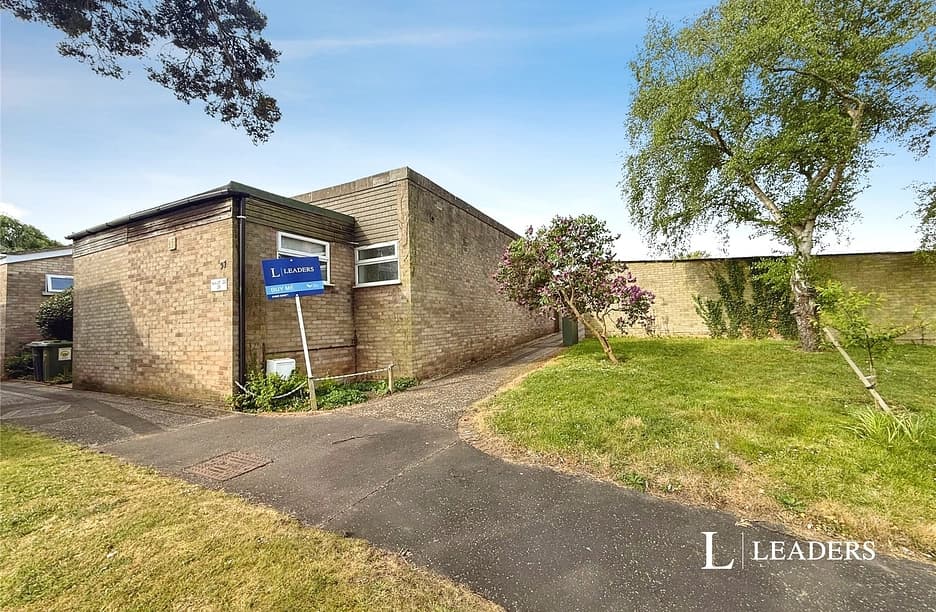Glenda Crescent, Norwich, Norfolk, NR5 — photo 1