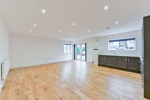 Moorfield Road — photo 2