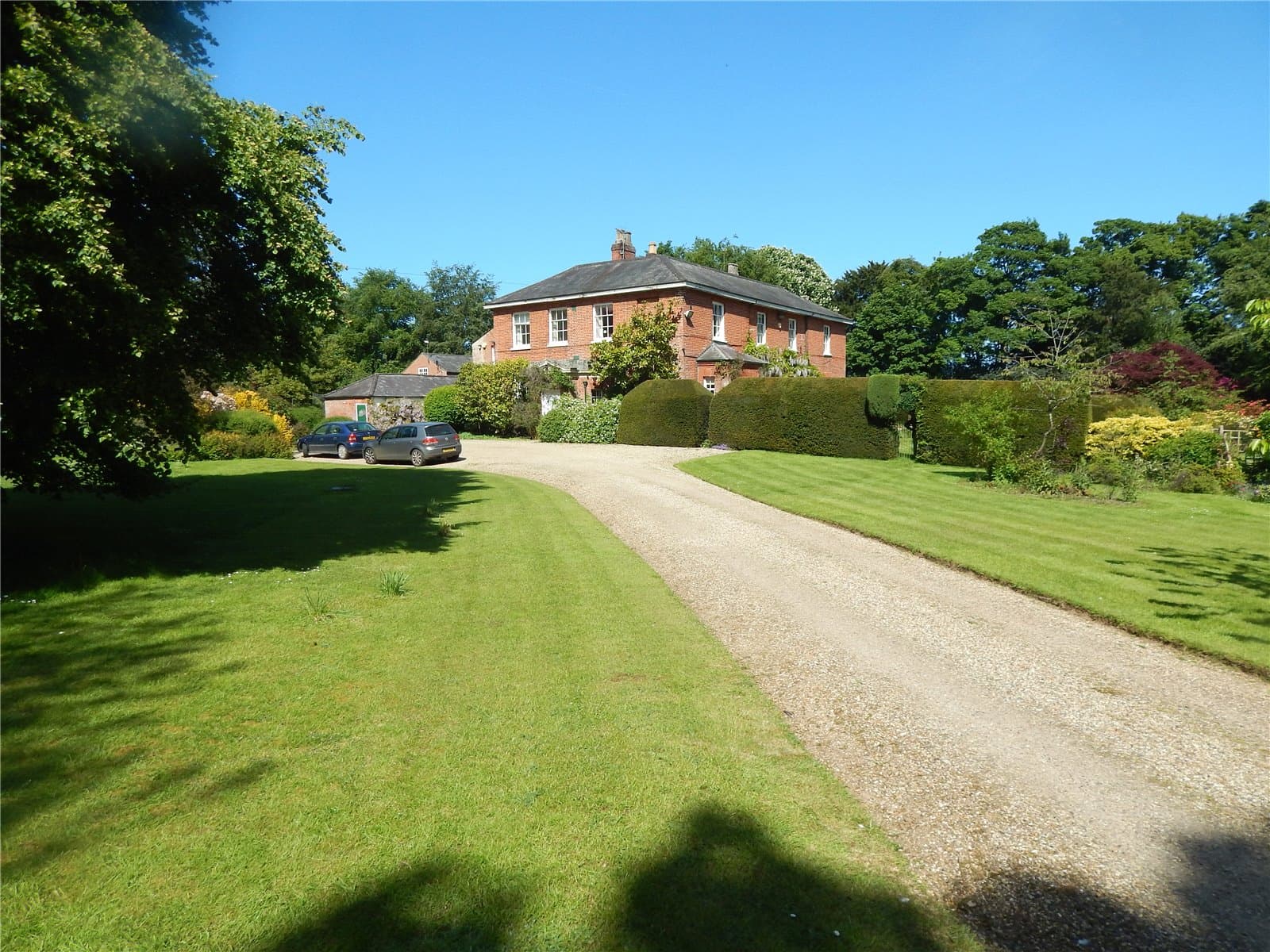 A handsome Georgian village house — photo 1