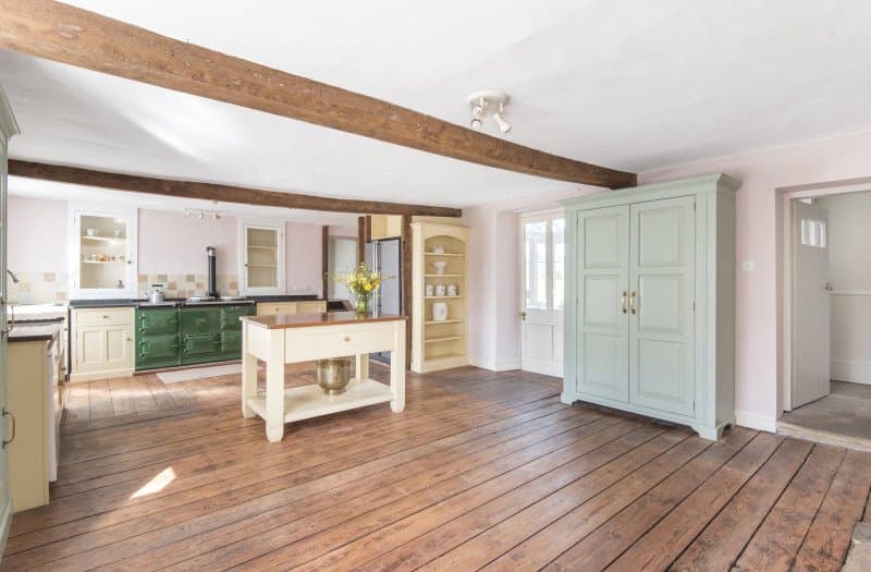 An early 17th Century Grade II Listed detached farmhouse situated in an idyllic, quiet position on the Somerleyton Estate, set in unspoilt countryside and yet close to amenities, facilities and the Co — photo 2
