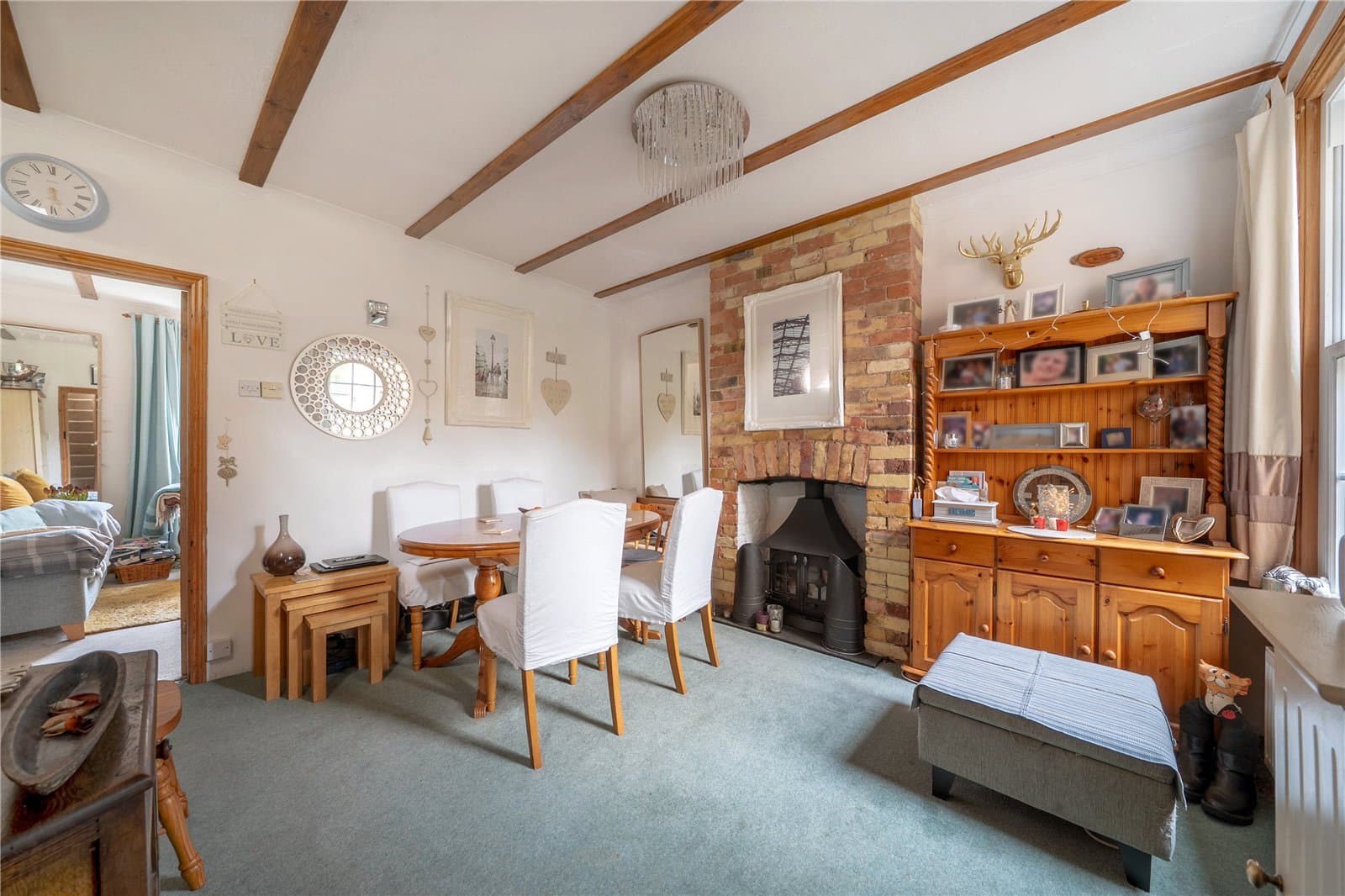 A well presented 2 bedroom end of terrace cottage with a south facing garden, off road parking, located in Knockholt village within walking distance to amenities. — photo 4