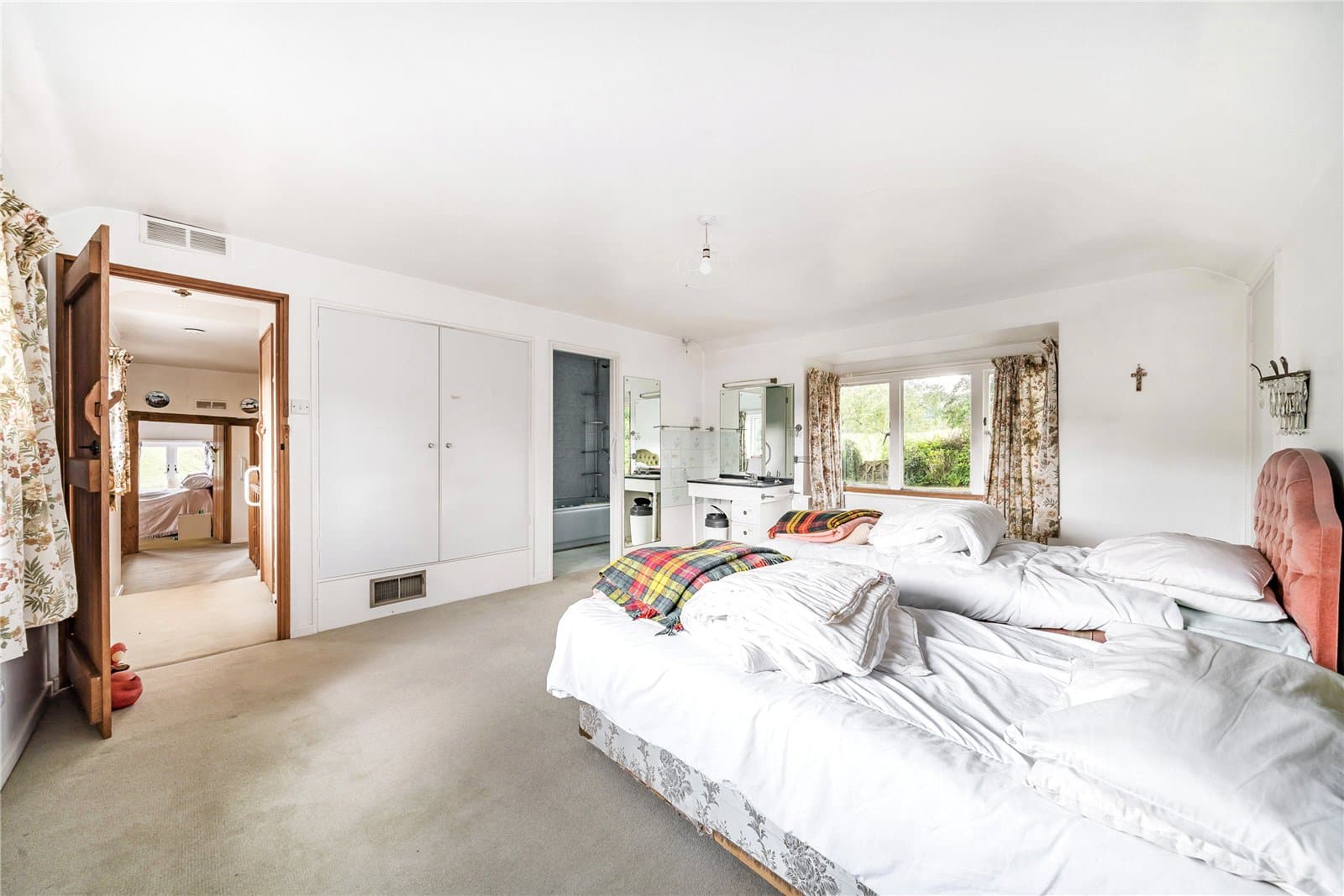 Charming 4 bedroom detached house with countryside views — photo 5