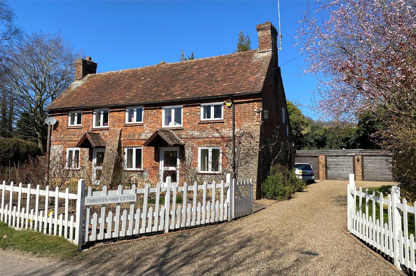 Charming 4 bedroom detached house with countryside views — photo 1