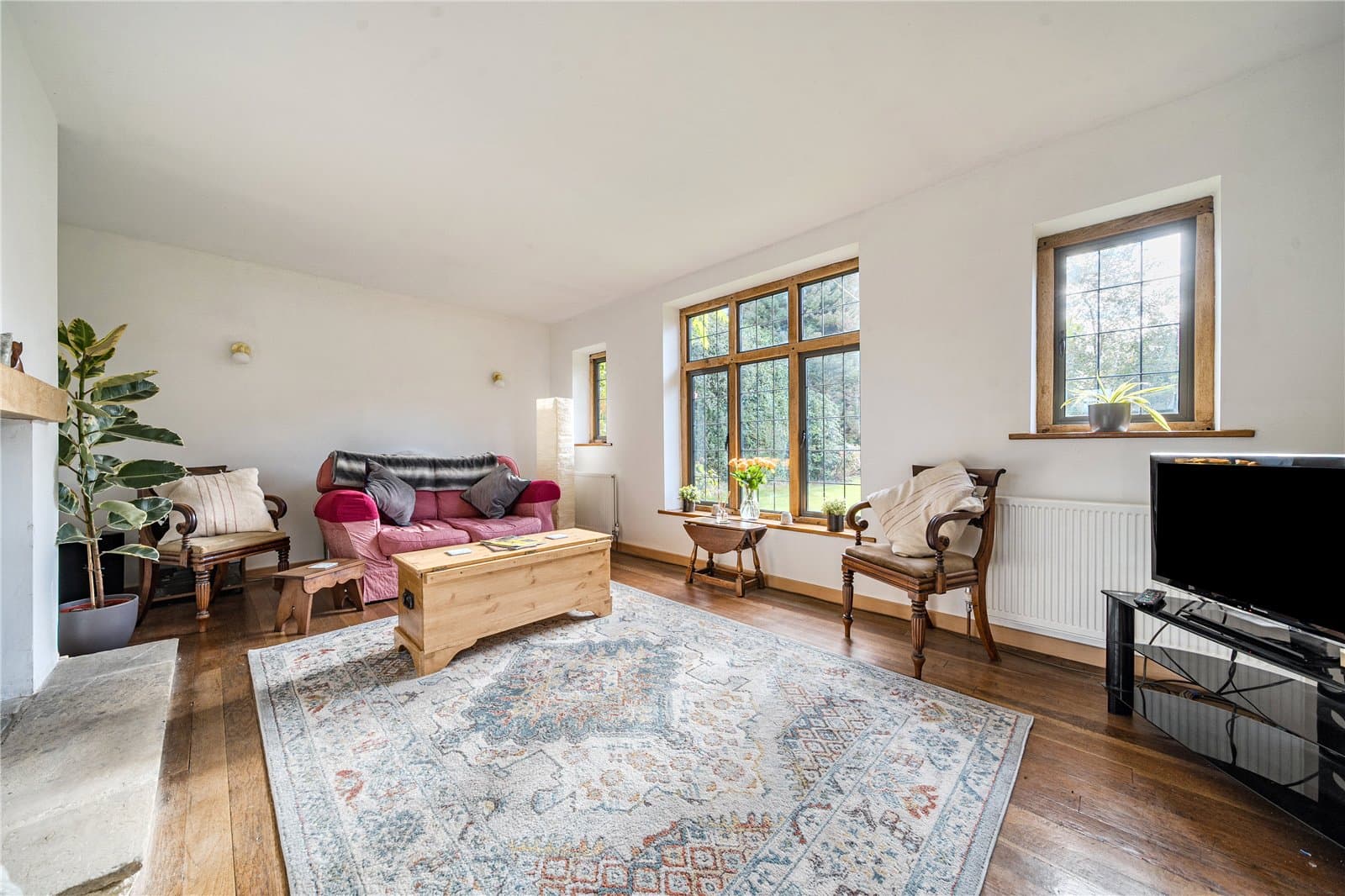 A detached character home, offering well presented open-plan accommodation, good size flat garden, garage and driveway. Located on a sought after road in Halstead village with plenty of potential. — photo 3