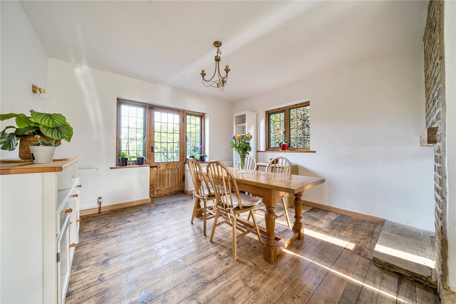 A detached character home, offering well presented open-plan accommodation, good size flat garden, garage and driveway. Located on a sought after road in Halstead village with plenty of potential. — photo 5