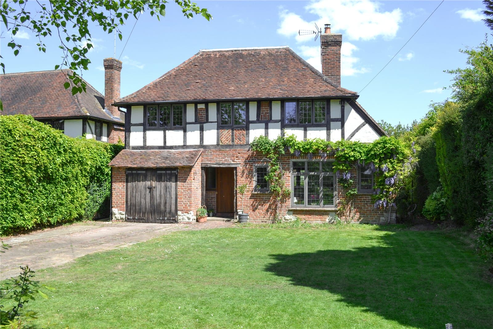 A detached character home, offering well presented open-plan accommodation, good size flat garden, garage and driveway. Located on a sought after road in Halstead village with plenty of potential. — photo 1