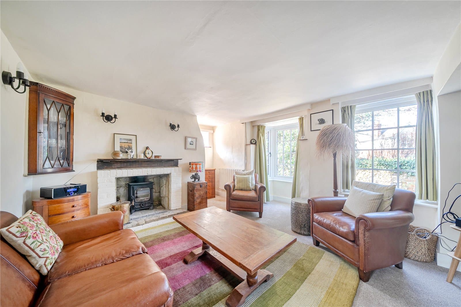 Delightful character 3 bedroom property with secluded garden &amp; driveway — photo 2