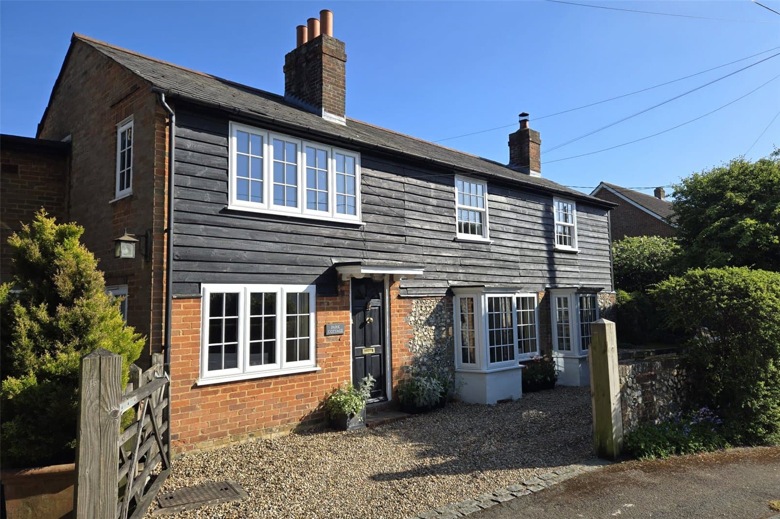 Delightful character 3 bedroom property with secluded garden &amp; driveway — photo 1