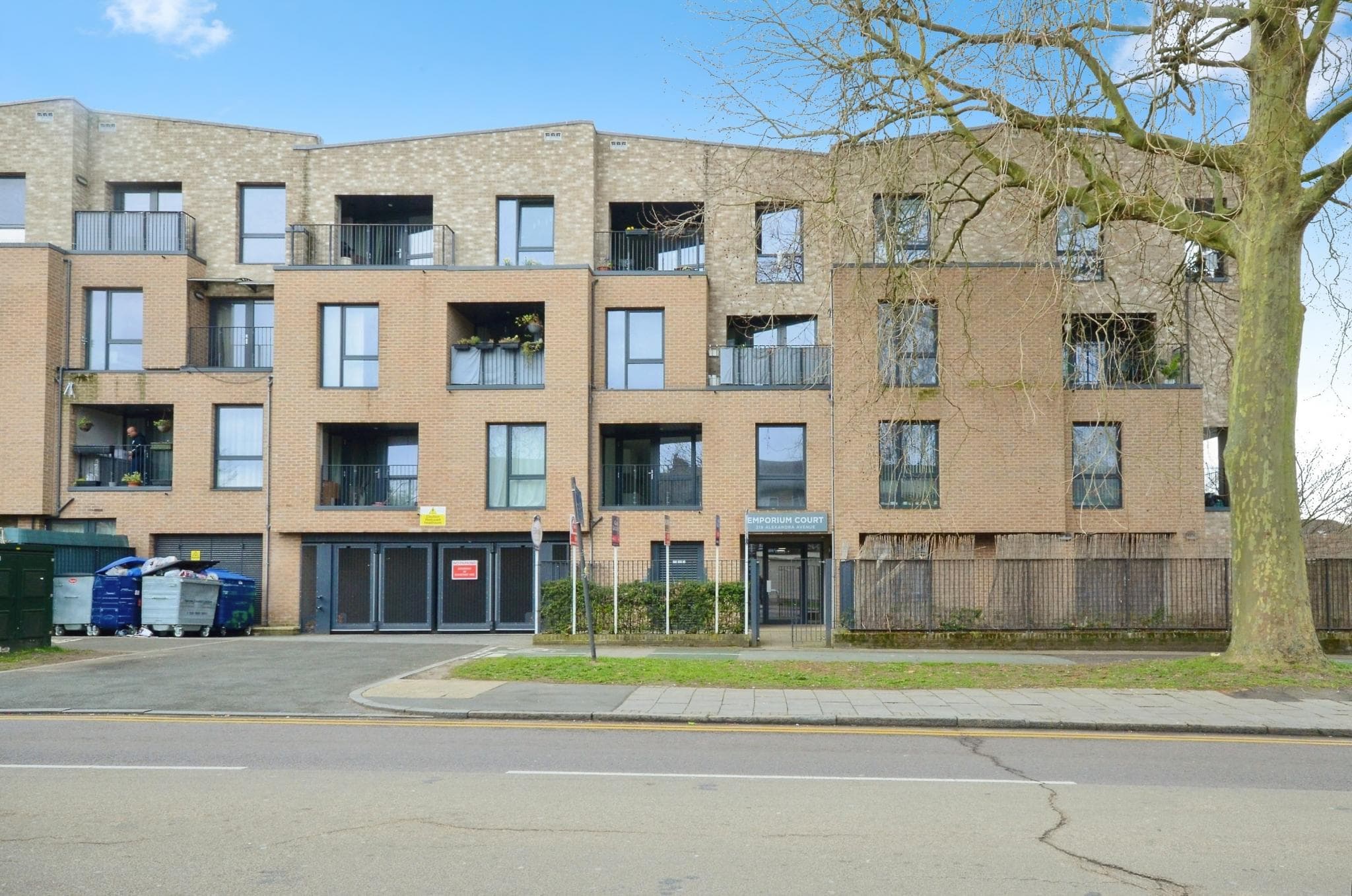 2 bedroom End of terrace house, Fincham Close‚ Uxbridge‚ UB10 — photo 2