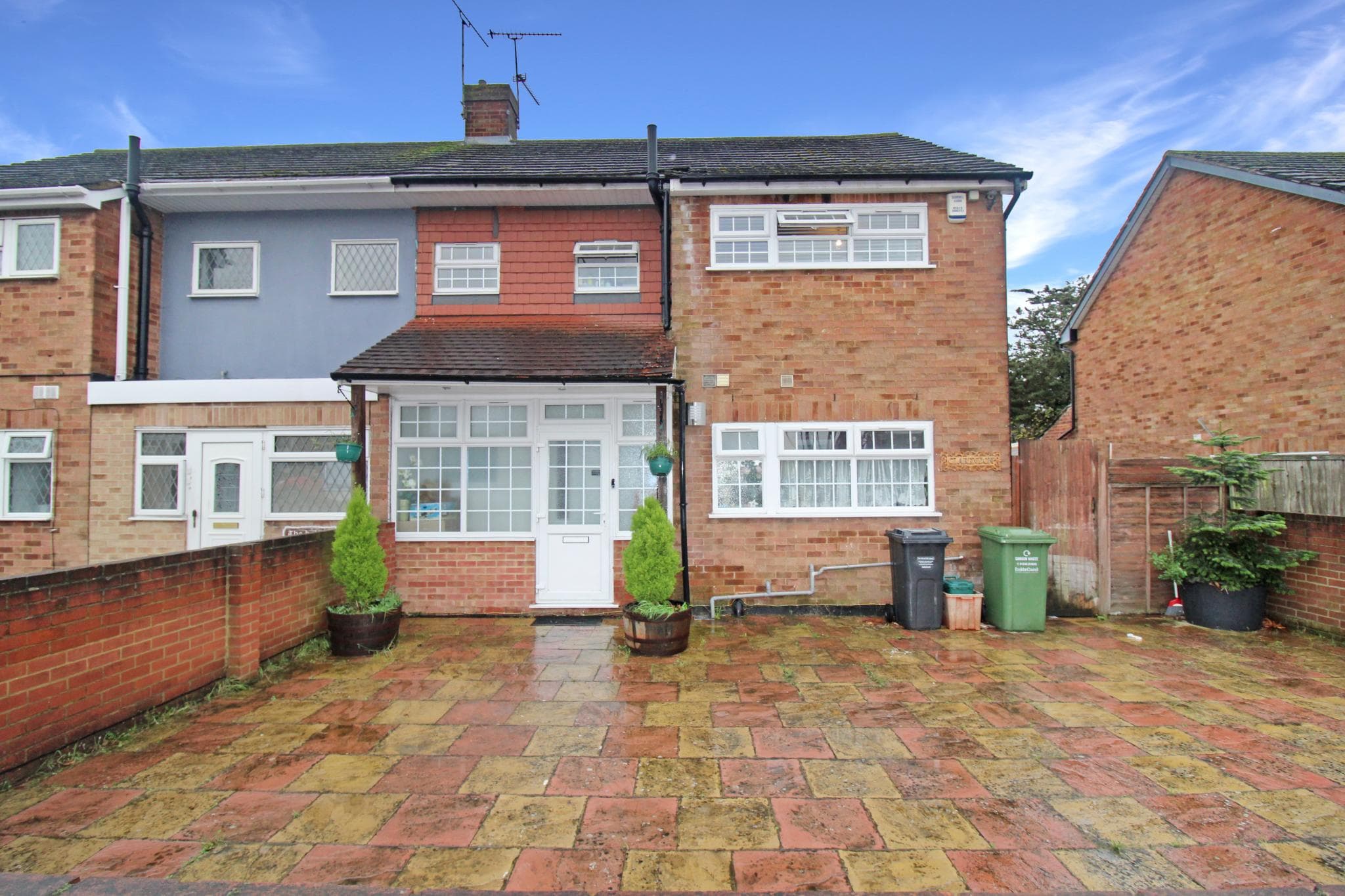 3 bedroom Terraced house, Great Spenders‚ Basildon‚ SS14 — photo 2