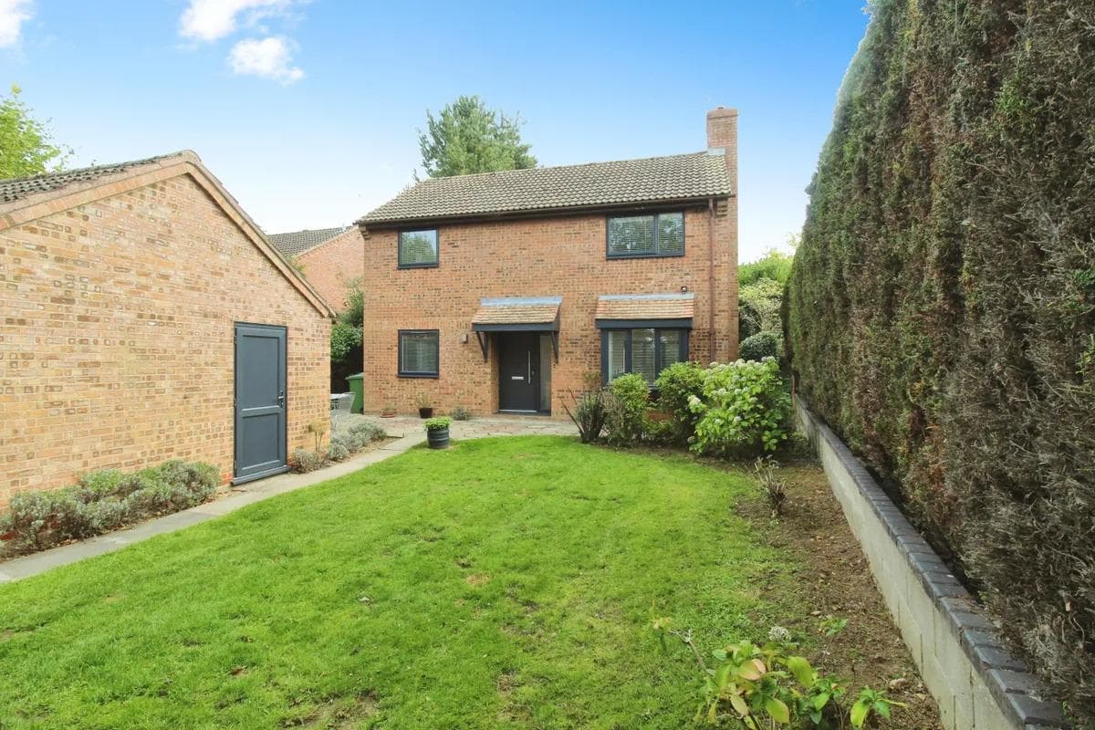 3 bedroom Semi-detached house, Warner Way‚ Norwich‚ NR13 — photo 5