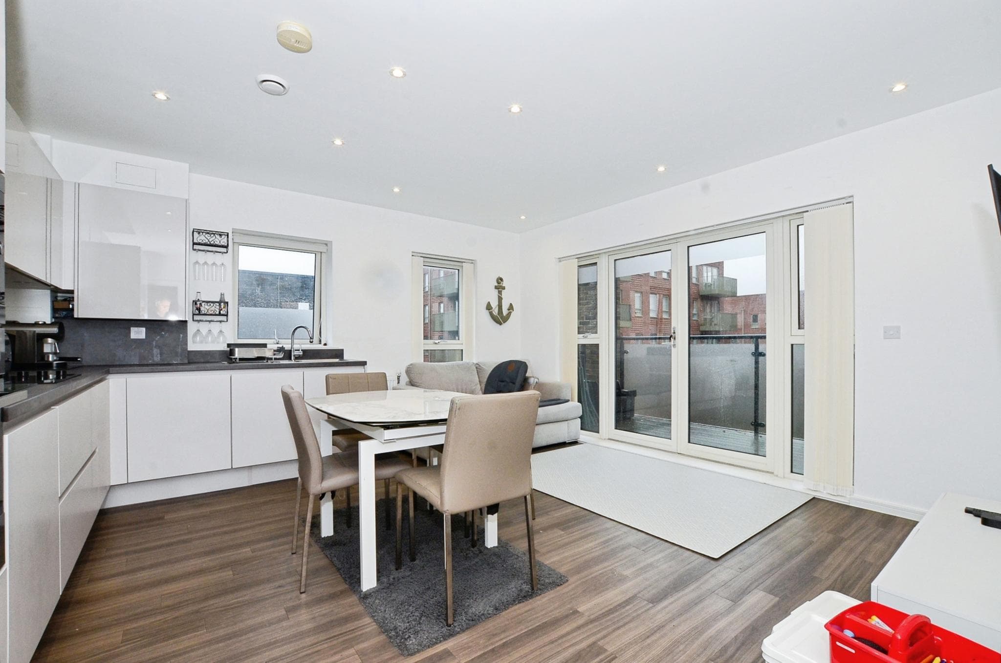 2 bedroom End of terrace house, Fincham Close‚ Uxbridge‚ UB10 — photo 3