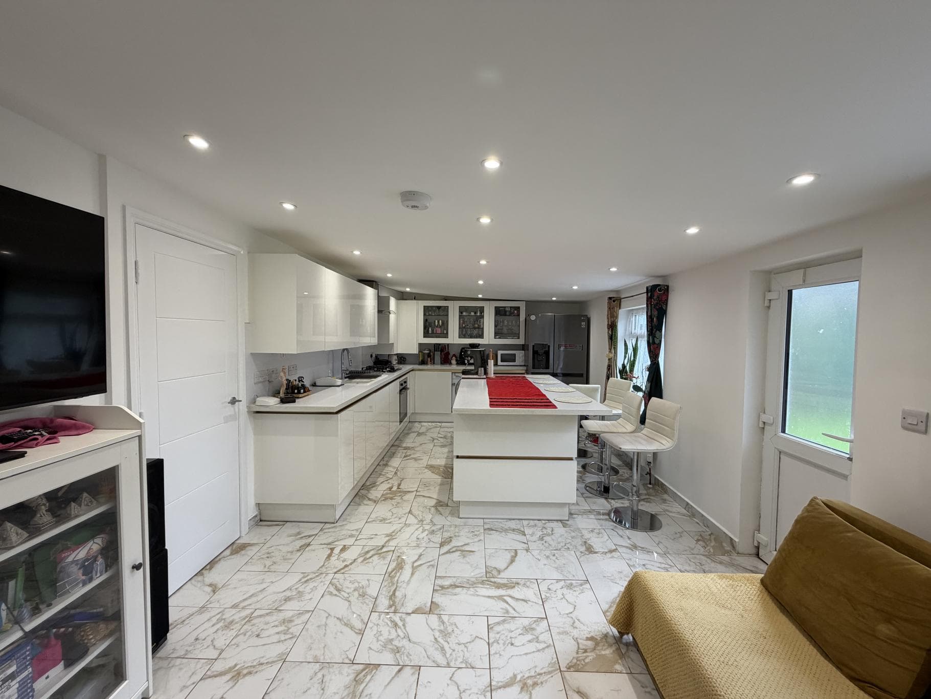 4 bedroom Semi-detached bungalow, Avondale Road‚ Basildon‚ SS16 — photo 3