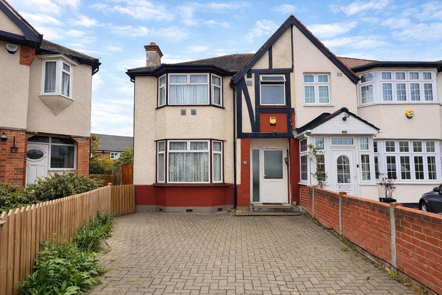 3 bedroom Terraced house, Maple Gardens‚ Staines-upon-thames‚ TW19 — photo 4