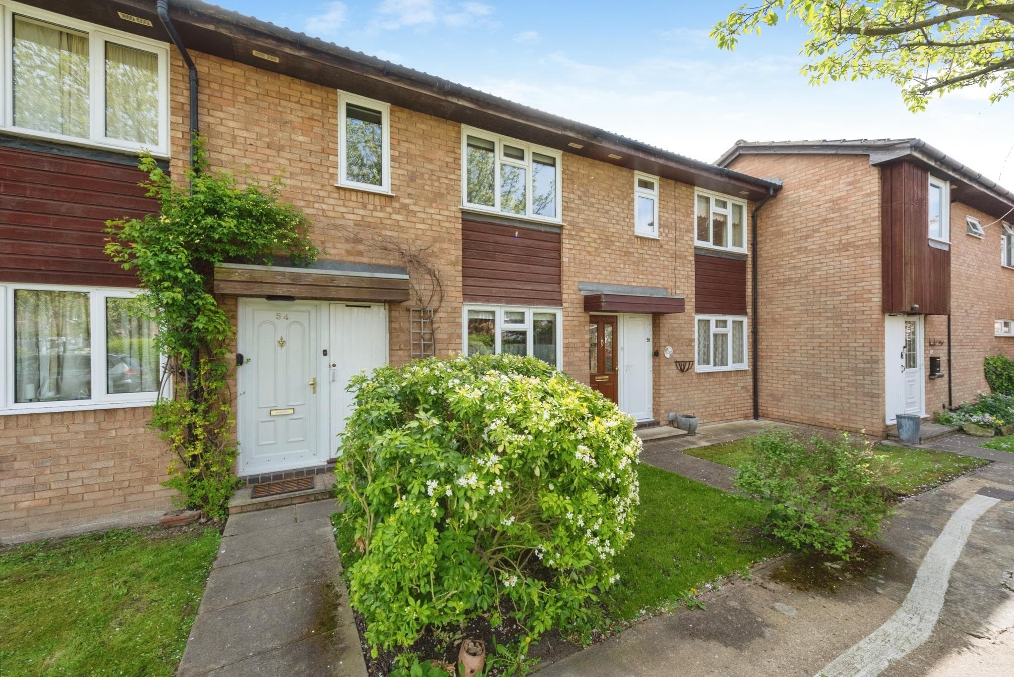 3 bedroom Terraced house, Maple Gardens‚ Staines-upon-thames‚ TW19 — photo 3