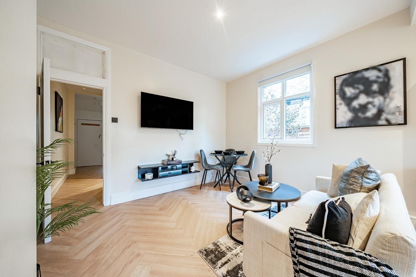 2 bedroom maisonette to rent in Roxley Road, London, United kingdom, SE13 — photo 3