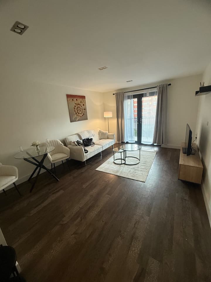 1 Bed Flat, The Hub, B4 — photo 2