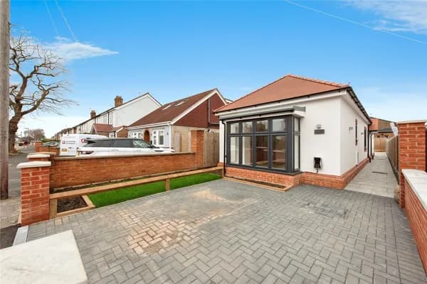 Kenilworth Road, Ashford, Surrey, TW15, Surrey — photo 4