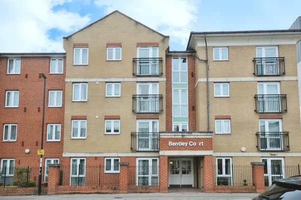 Bentley Court, Whitburn Road, London,..., London — photo 1