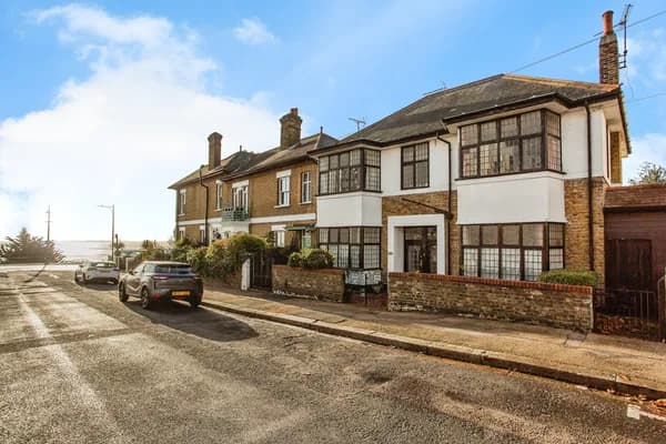 Westcliff Parade, Westcliff-on-Sea, E..., Essex — photo 1