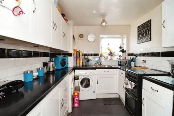 Rochford Garden Way, Rochford, Essex,..., Essex — photo 3