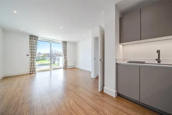 Sapphire House, 21 Homefield Rise, Or..., Orpington — photo 2