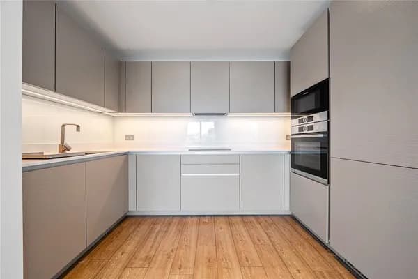 Sapphire House, 21 Homefield Rise, Or..., Orpington — photo 3