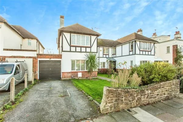 Greenways, Southend-on-Sea, Essex, SS1, Essex — photo 1