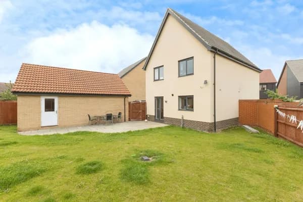 Robin Grove, WYMONDHAM, Norfolk, NR18, Norfolk — photo 1