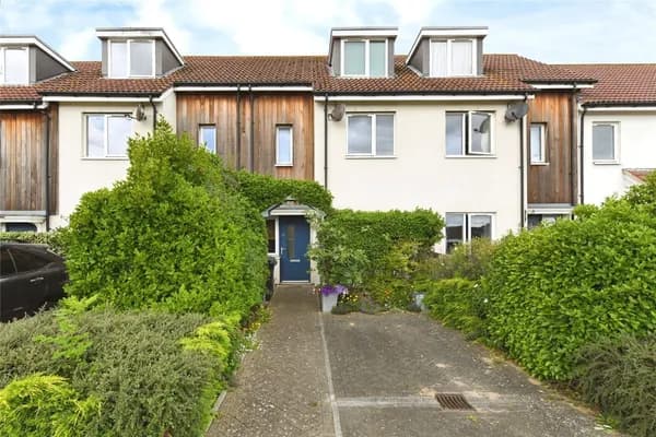 Montgomery Drive, Basildon, Essex, SS14, Essex — photo 1
