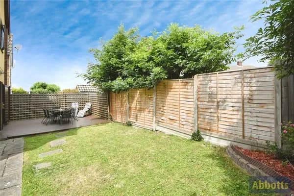 Elm Drive, Rayleigh, Essex, SS6, Essex — photo 3