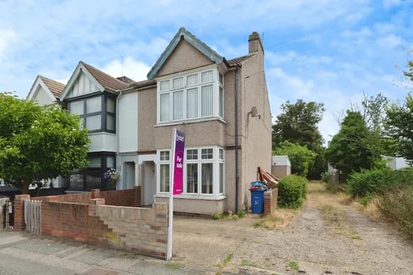 Brentwood Road, Grays, Essex, RM16, Essex — photo 1