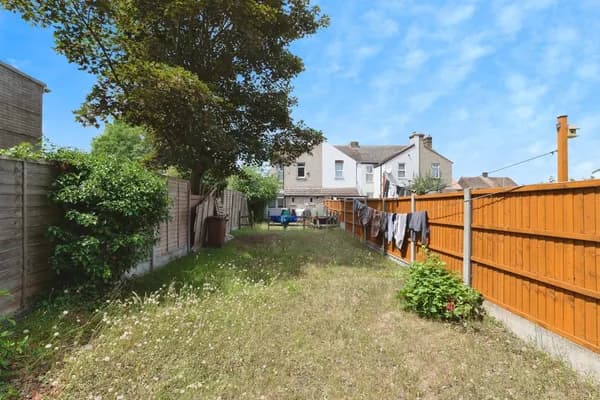 Brentwood Road, Grays, Essex, RM16, Essex — photo 2