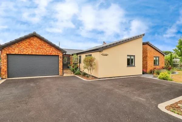 Crown Road, Old Buckenham, Attleborou..., Attleborough — photo 1