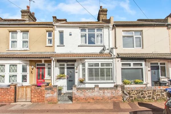 Shoebury Avenue, Shoeburyness, Southe..., Southend-on-Sea — photo 1