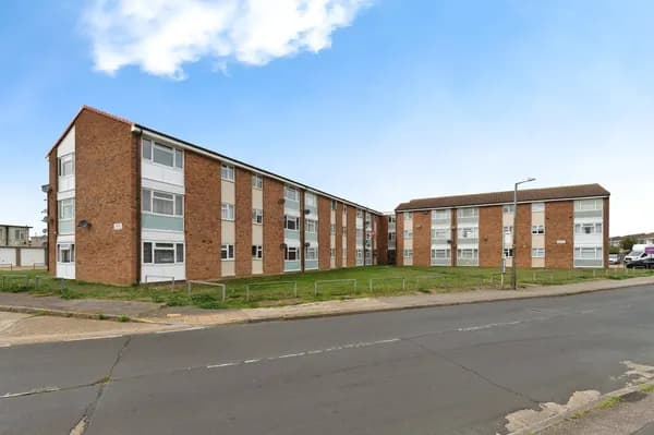 Coronation Avenue, East Tilbury, Esse..., Essex — photo 1