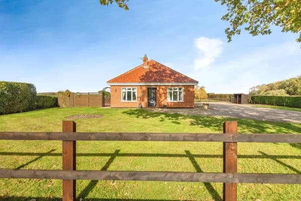School Road, Ringsfield, Beccles, Suf..., Beccles — photo 1