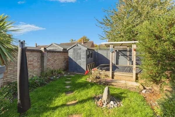 Lime Tree Close, Wymondham, Norfolk, ..., Norfolk — photo 4