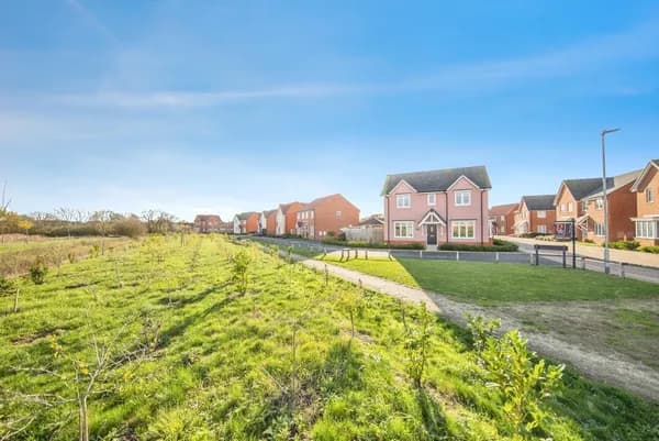 Chamomile Close, Stowupland, Stowmark..., Stowmarket — photo 2