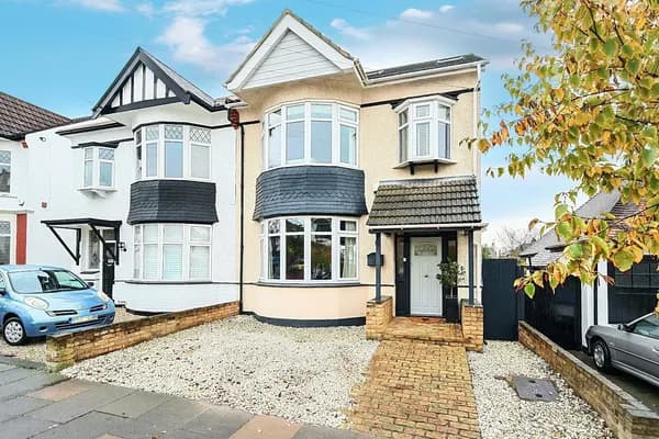 Westleigh Avenue, Leigh-on-Sea, Essex..., Essex — photo 1