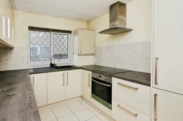 Philbrick Crescent, Rayleigh, Essex, SS6, Essex — photo 2