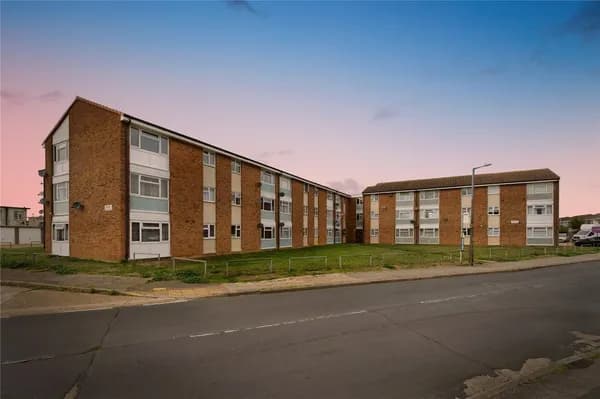 Coronation Avenue, East Tilbury, Tilb..., Tilbury — photo 1