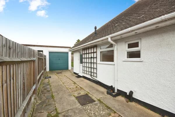 Ashurst Avenue, Southend-on-Sea, Esse..., Essex — photo 5