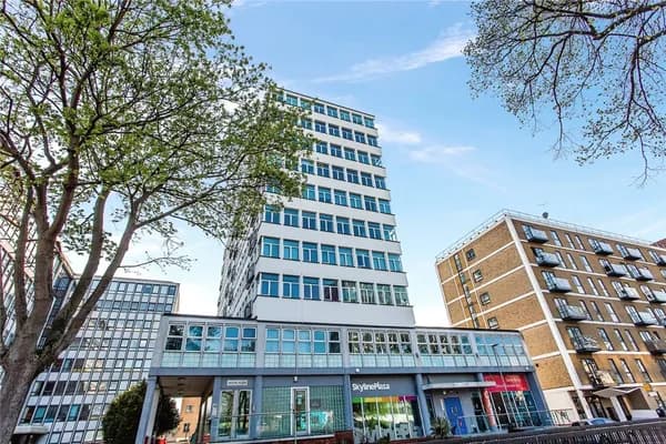 Skyline Plaza, 45 Victoria Avenue, So..., Southend-On-Sea — photo 1