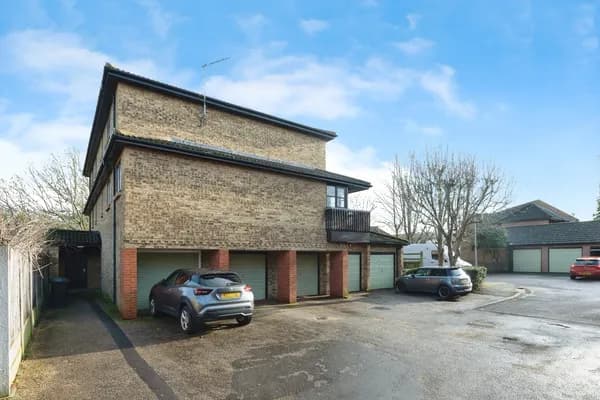 Courtney Park Road, Langdon Hills, Ba..., Basildon — photo 2