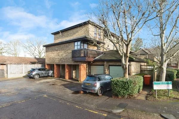 Courtney Park Road, Langdon Hills, Ba..., Basildon — photo 1