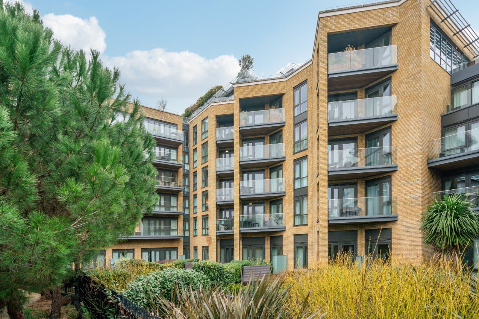Quayside House, 8 Kew Bridge Road, Brentford, Middlesex, TW8 — photo 2