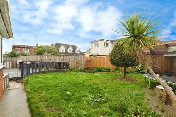 Beverley Avenue, CANVEY ISLAND, Essex..., Essex — photo 4