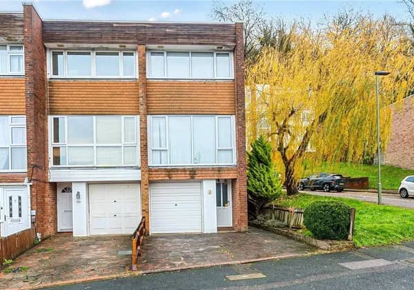 Sunningvale Avenue, Biggin Hill, West..., Westerham — photo 1