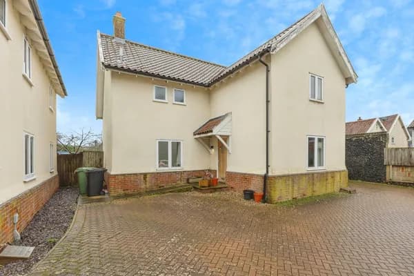 Grapes Close, Attleborough, Norfolk, ..., Norfolk — photo 1
